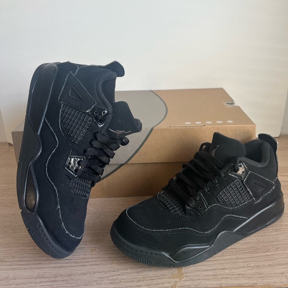 Nike Air Jordan Retro 'Black Cat' Kids Sneakers -SZ Y